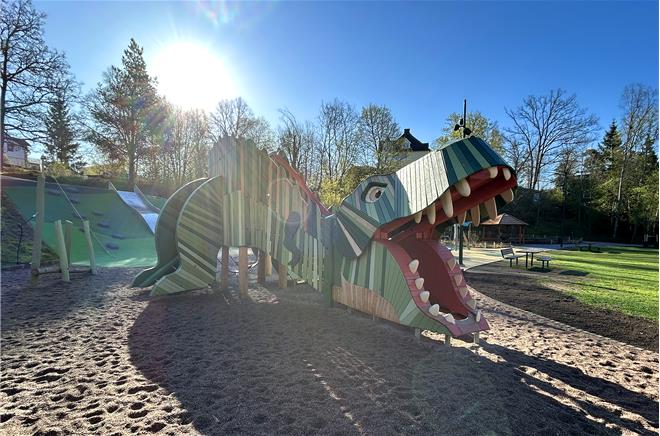 Klätterställning i form av en drake i Mossparken.