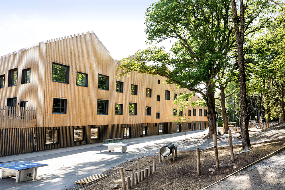 Exteriör på Skapaskolan, en byggnad i trä. Foto: Håkan Lindgren