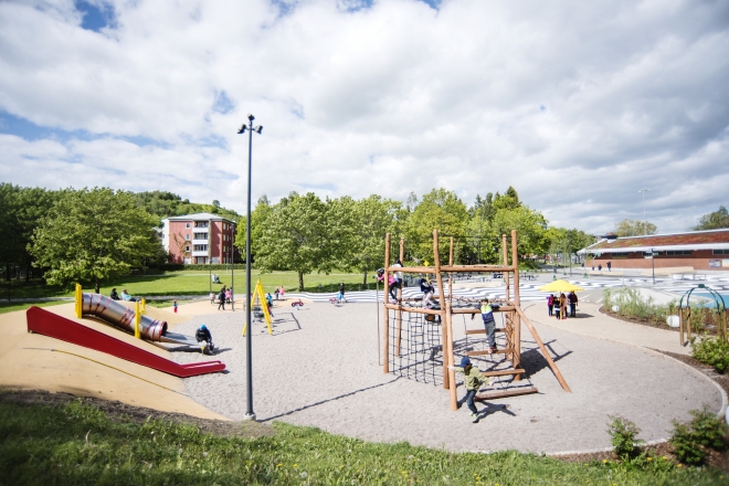 Översikt över parken och klätterställning.