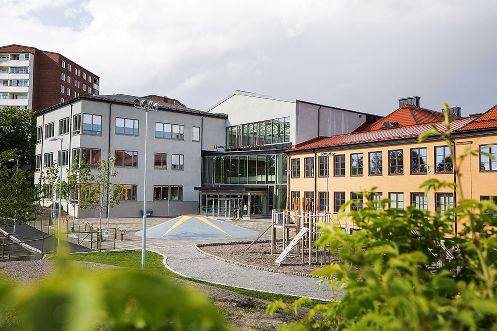 Exteriör på Tomtbergaskolan.