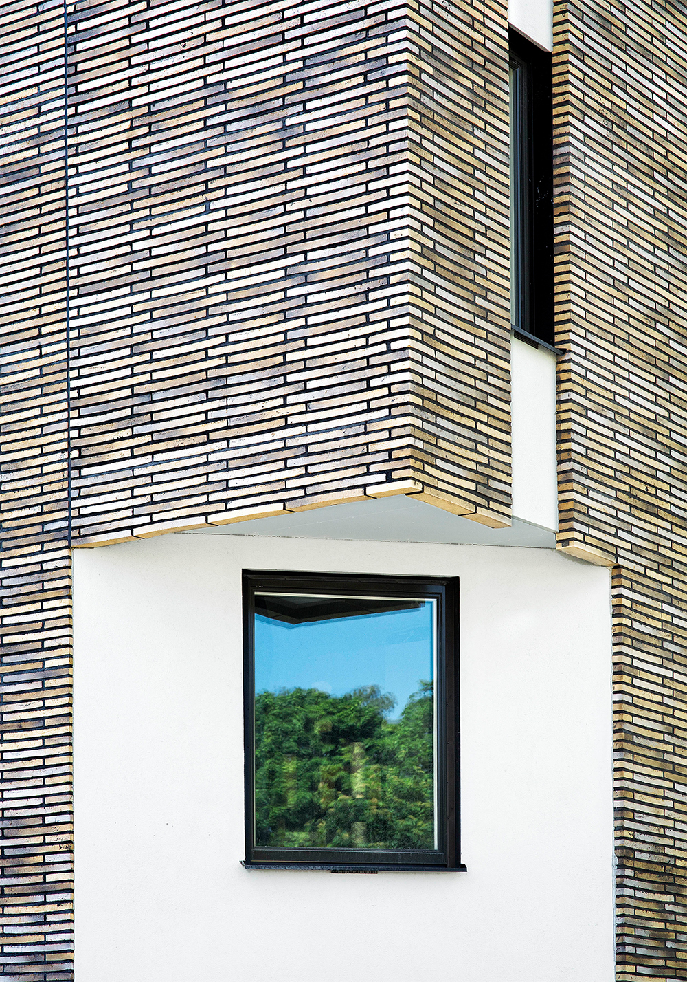 Detalj från exteriör i kvarteret Brandstegen, fönster i byggnadens hörna. Foto: Håkan Lindgren