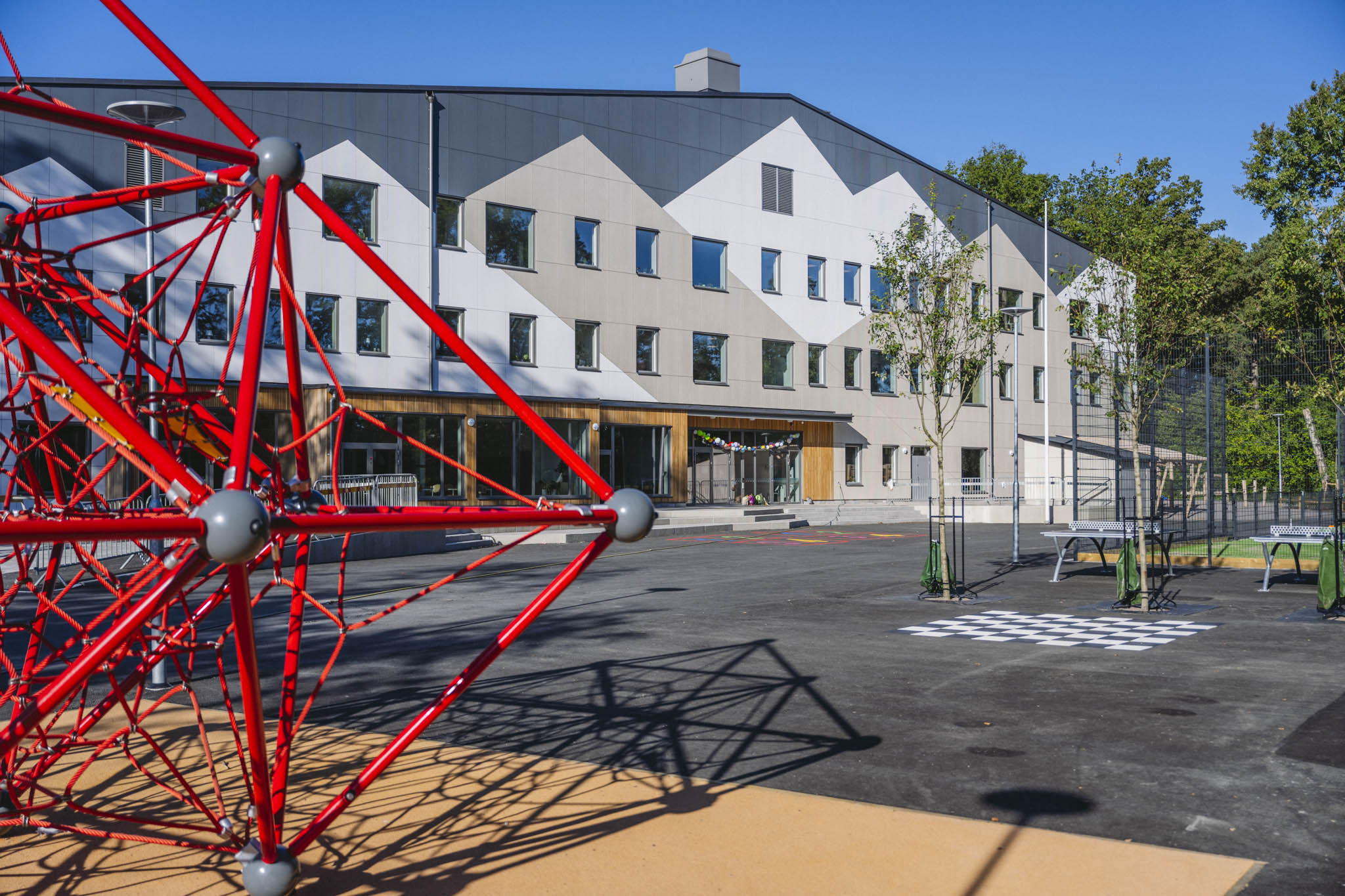 Bild på nya Långsjöskolan