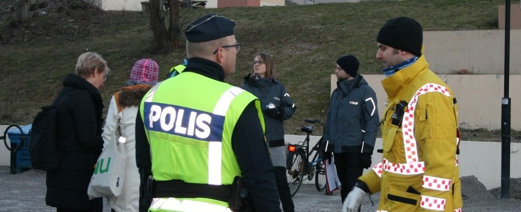 Flera personer som deltar i en trygghetsdialog