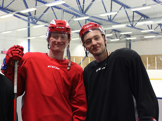 Två hockeykillar