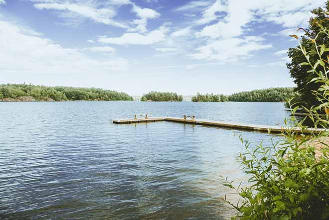 Bild på sjön Orlången vid Sundby gård