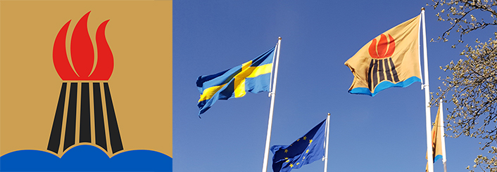 Kvadratisk kommunflagga i guld. 