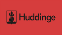 Svart Huddinge-logotyp på röd bakgrund.